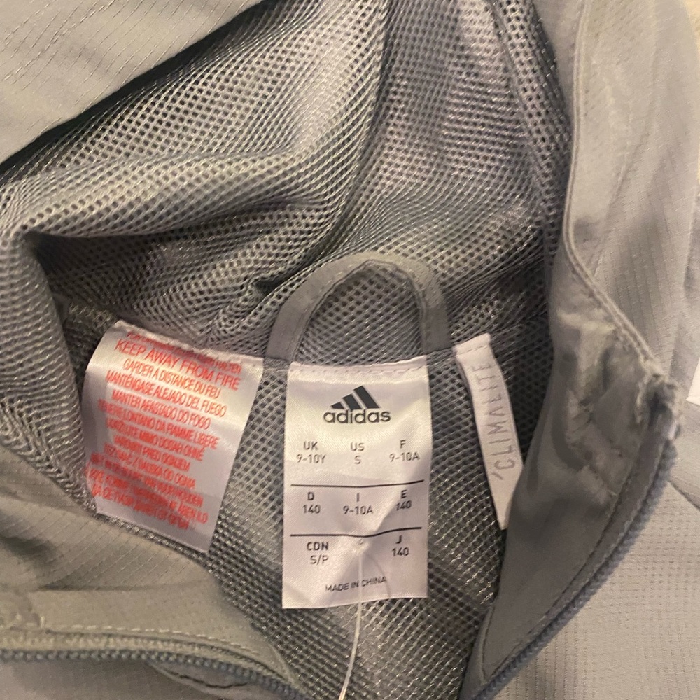 Official licensed Manchester United Grey adidas lightweight prematch jac… - Picture 4 of 7